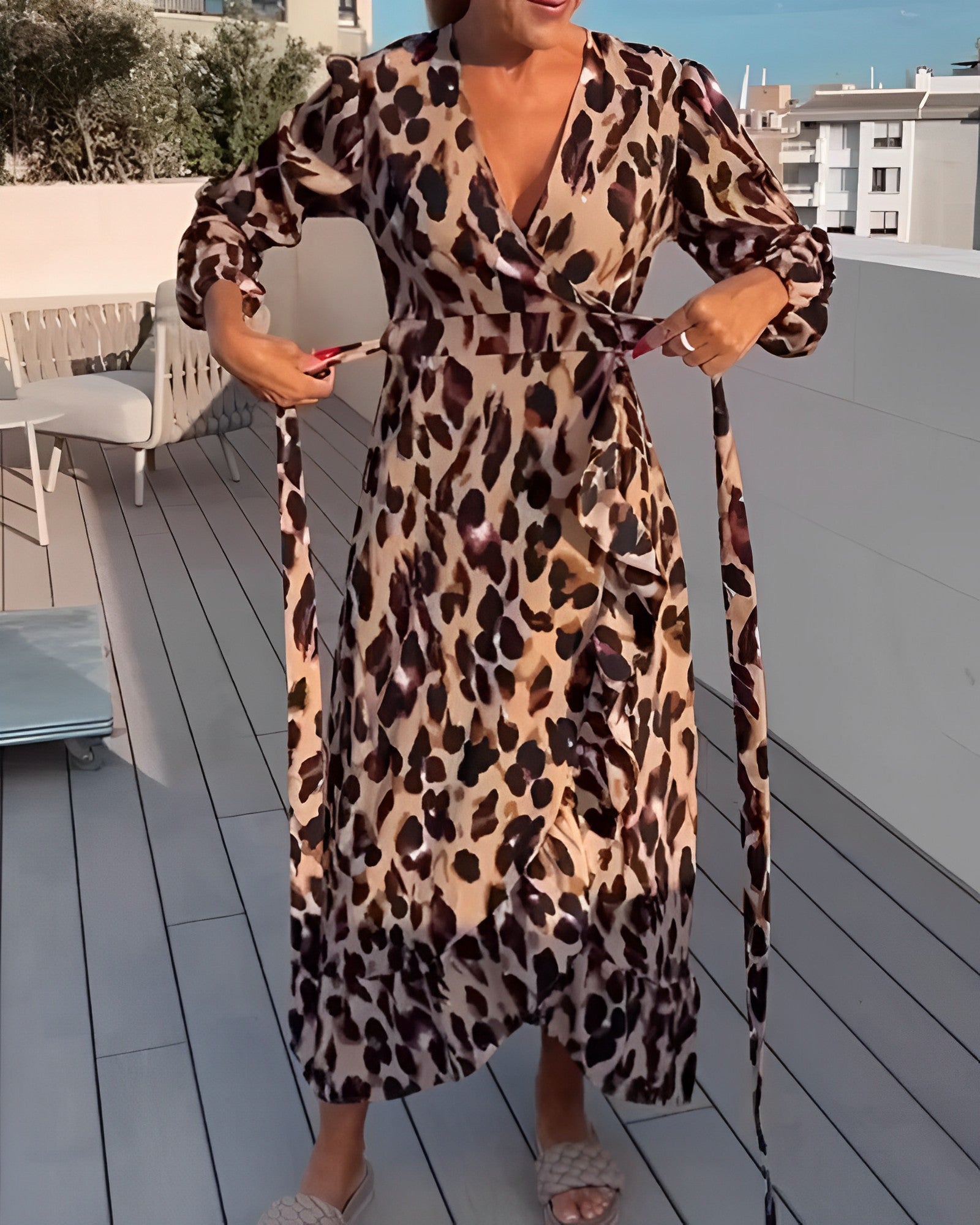 Iyali | Vestido animal print cuello en V